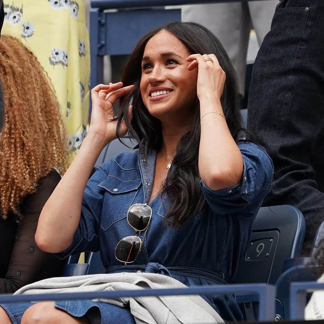 People Magazineさんのインスタグラム写真 - (People MagazineInstagram)「Meghan Markle is supporting her good friend Serena Williams at the U.S. Open Finals. ❤️ The royal mom is all smiles in Williams’ box, where she is watching her friend play against Bianca Andreescu in the final. Tap the bio link for more on her special outing. 🎾 | 📷: TIMOTHY A. CLARY/AFP/Getty Images」9月8日 6時11分 - people