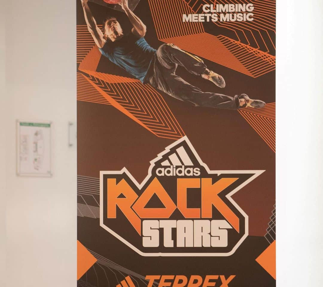 シーン・マコールさんのインスタグラム写真 - (シーン・マコールInstagram)「Check out the progression for last years @adidasrockstars poster 😊 ⠀⠀⠀⠀⠀⠀⠀⠀⠀ It was really fun being part of the process, from design to the photo shoot and then finally seeing the end product 🤩 ⠀⠀⠀⠀⠀⠀⠀⠀⠀ 🎞 by: @frank_kretschmann ⠀⠀⠀⠀⠀⠀⠀⠀⠀ ⠀⠀⠀⠀⠀⠀⠀⠀⠀ ⠀⠀⠀⠀⠀⠀⠀⠀⠀ ⠀⠀⠀⠀⠀⠀⠀⠀⠀ ⠀⠀⠀⠀⠀⠀⠀⠀⠀ @adidasterrex | @scarpana | @joerockheads | @verticalartclimbing | @flashedclimbing | @perfect_descent | @visaca #verticalart #VisaAmbassador #climbing #train #canada #instagood #picoftheday #photooftheday #athlete #igers #amazing #sports #fitspo #gymlife #power #fitfam #adventure #fitness #work #workhard #workout #strength #challenge #follow #ninja #gym #fun」9月8日 4時43分 - mccollsean