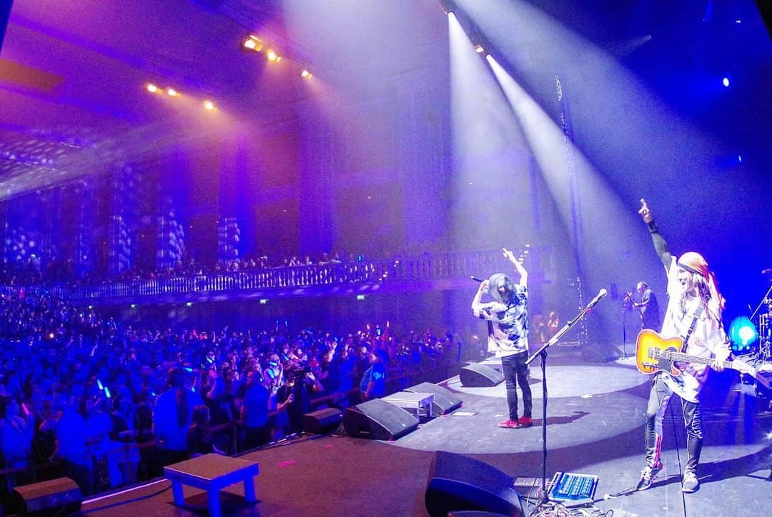 FLOWさんのインスタグラム写真 - (FLOWInstagram)「2019.09.07 Connichi 2019 in Kassel, Garmany  Danke euch! Das war unser erstes Konzert in Deutschland!  FLOW初ドイツライブ‼️ 約2000人の満員御礼‼️😭 ありがとうございました！ また必ず帰ってきます！ #Connichi  We will back again to see you guys✨🥺😏😆😎🤪 #FLOW #Germany」9月8日 4時44分 - flow_official_japan