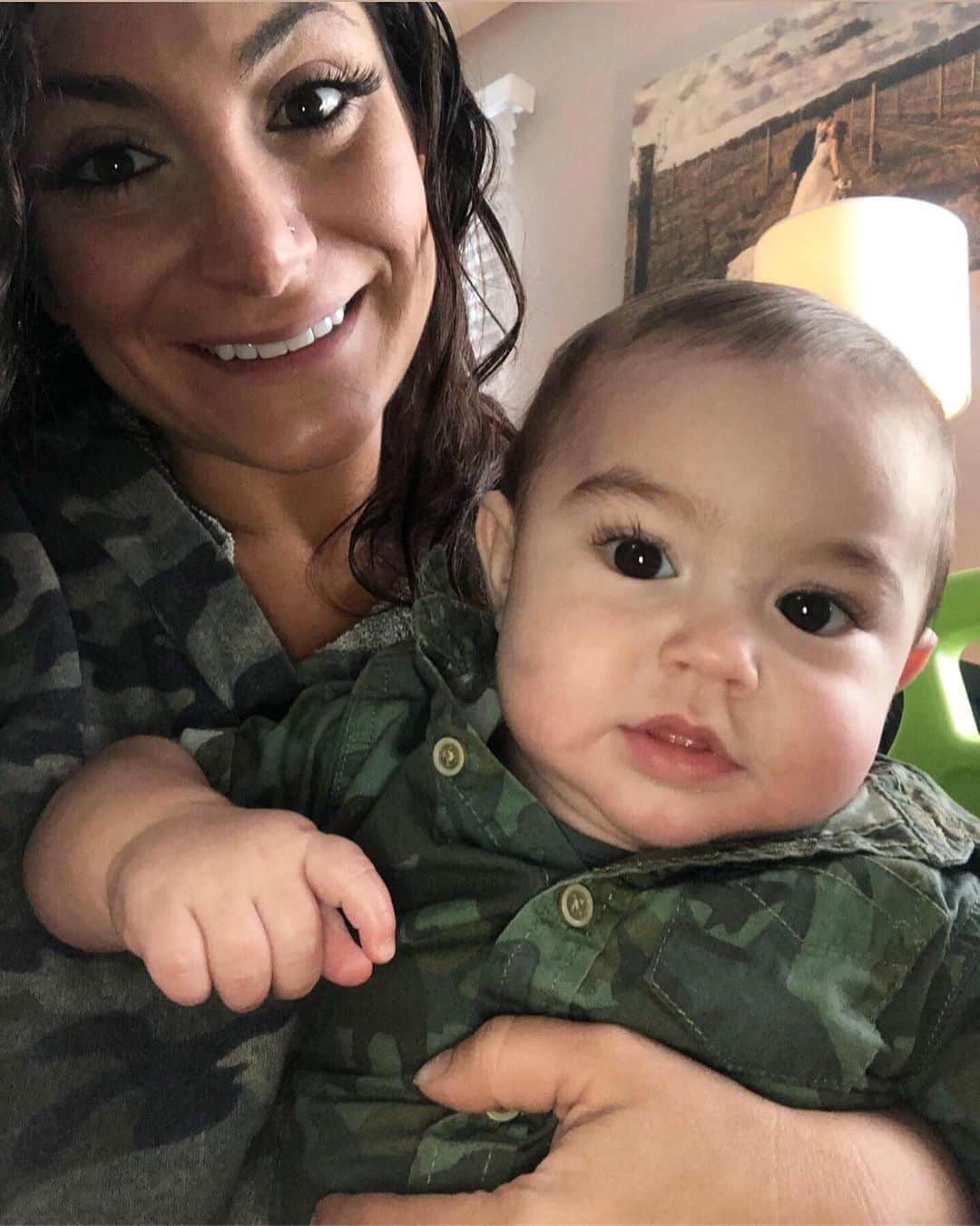 ディーナ・ニコール・コルテーゼのインスタグラム：「Mommy and Son 🖤💚 #matching #momandson #mommyandsongoals」