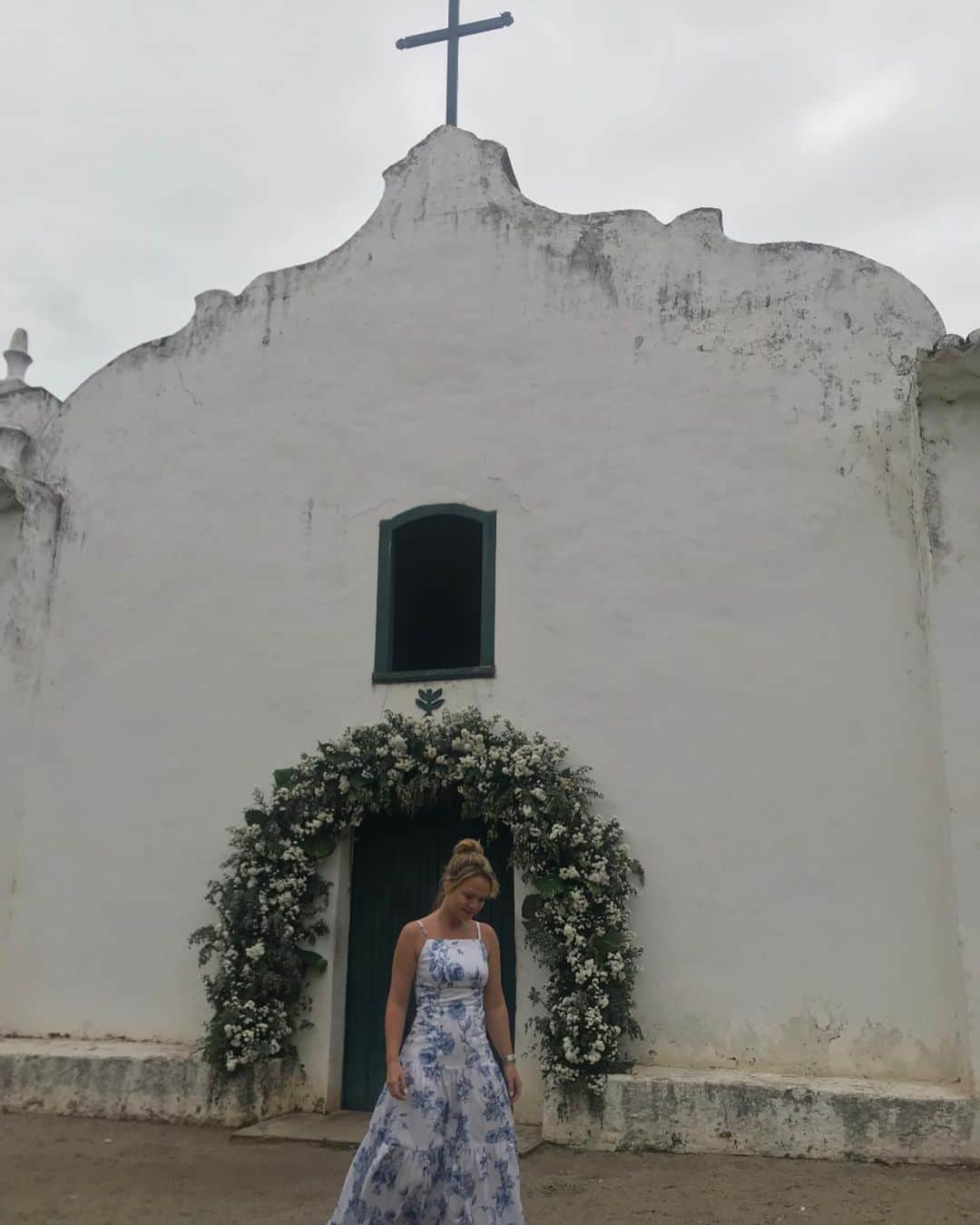 Eliana Michaelichin Bezerraのインスタグラム：「Só motivos para agradecer... #bahia #trancoso #mariapassanafrente #thankgod #familia #maededois」