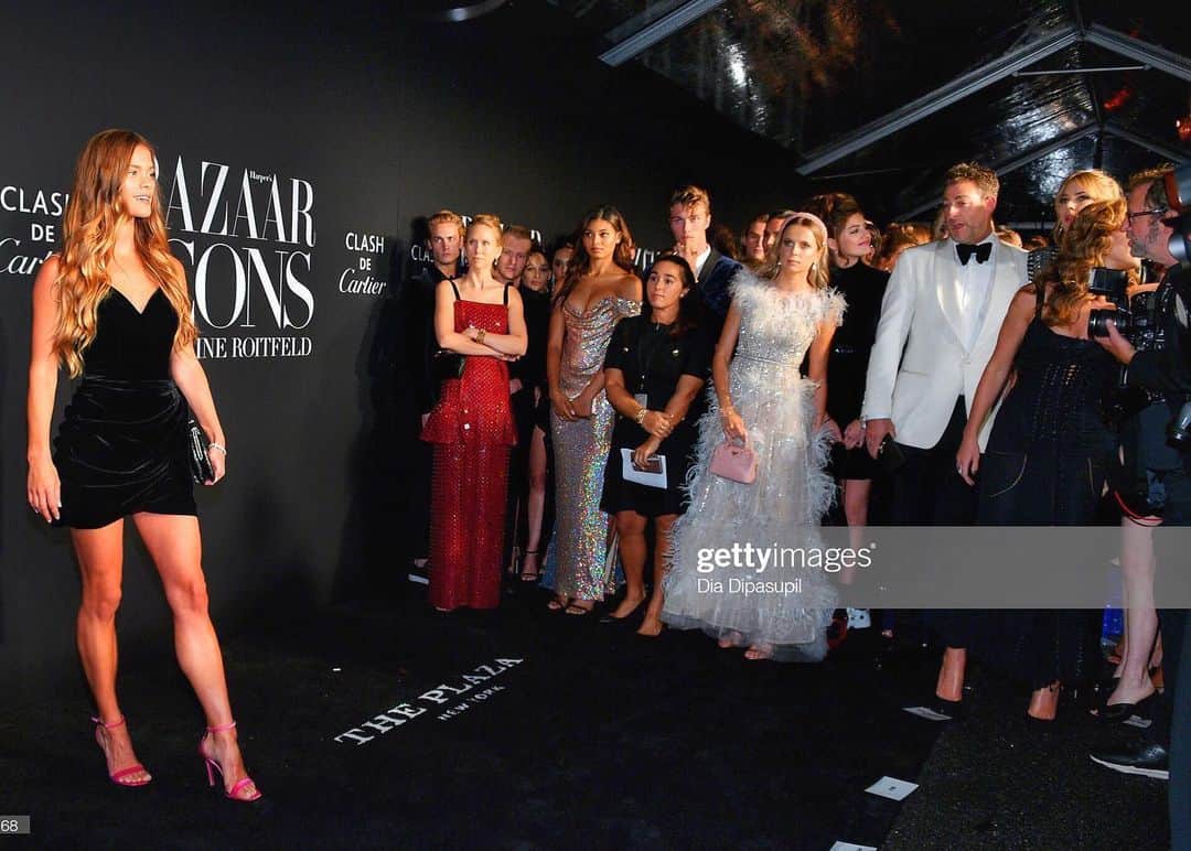 ニーナ・アグダルのインスタグラム：「Next time my therapist asks me why I have social anxiety I’m just gonna show her this」
