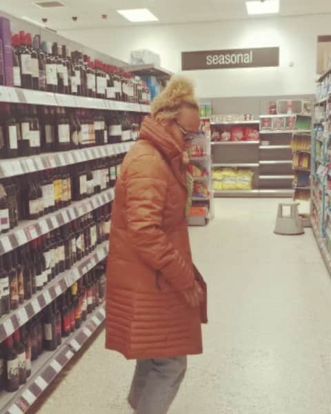 Emeli Sandéのインスタグラム：「5 DAYS TO GO!!🍾 #REALLIFE」