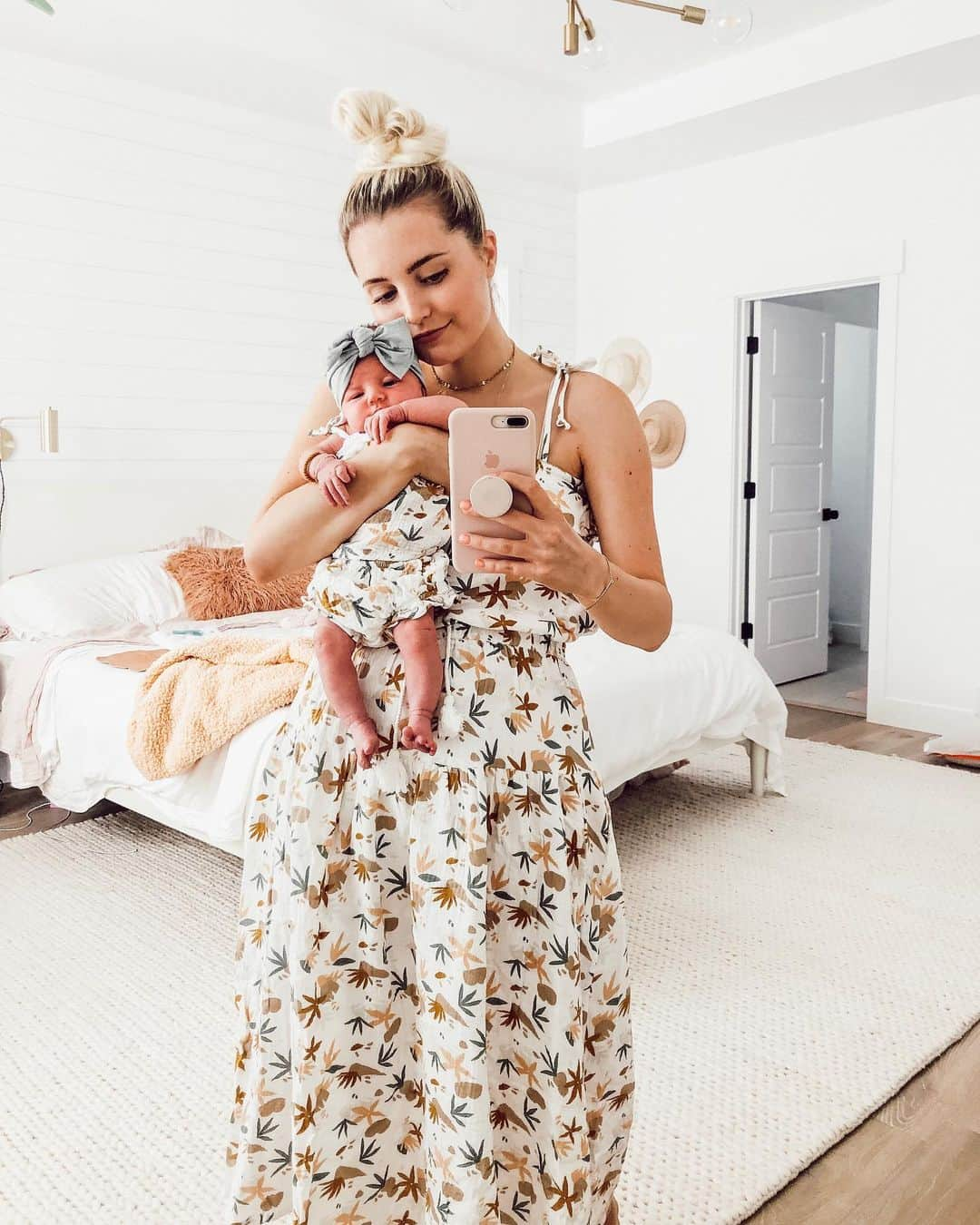 Aspyn Ovard Ferrisさんのインスタグラム写真 - (Aspyn Ovard FerrisInstagram)「Matching with my baby to celebrate her being 3 weeks old 💕」9月8日 5時18分 - aspynovard