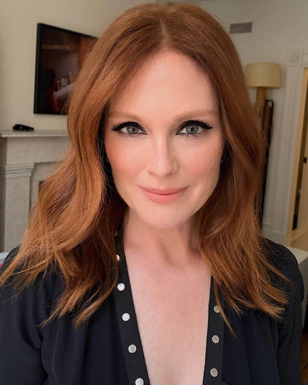 Hung Vanngoさんのインスタグラム写真 - (Hung VanngoInstagram)「@juliannemoore x @longchamp today ❤️🌟💫✨⚡️⭐️. 👗 @lesliefremar 💇 @djquintero 💄 @hungvanngo」9月8日 5時43分 - hungvanngo