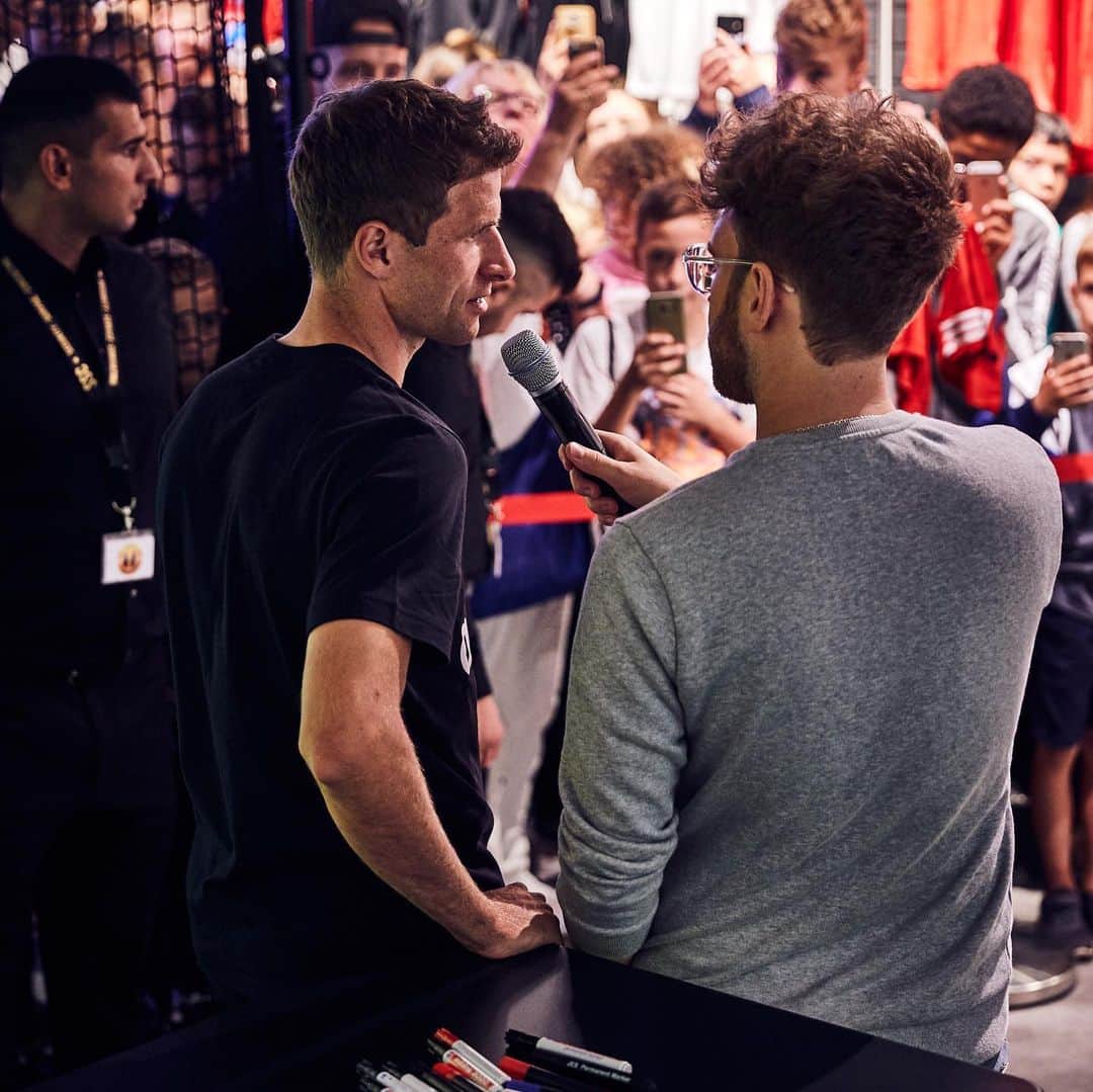 トーマス・ミュラーのインスタグラム：「Had a fantastic day with my partner @adidas_de in Berlin. #esmuellert #11TSmoments #ThomasMueller #Adidas WERBUNG」
