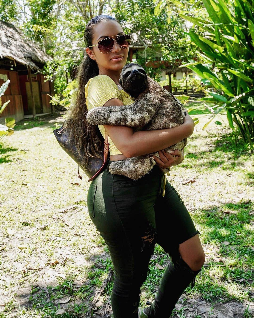 Aylen Aのインスタグラム：「I never wanted to take something home so bad than this little guy 🥰 It was love at first sight you can tell by the pics 😆」