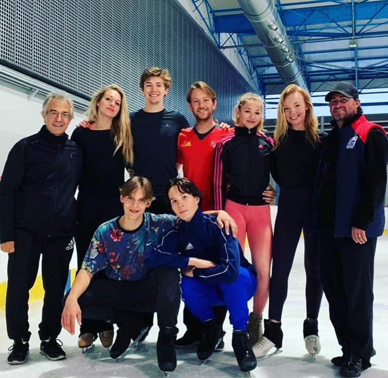ステファノ・カルーゾのインスタグラム：「Success doesn’t just find you. You have to go out and get it. Happy days with happy people in Berlin, very proud of this team!! 🇩🇪⛸💥 #berlin #teamgermany #teamitaly #icedance #eistanz #coach #figureskating #isu #happylife #happydays #ciaobelli」