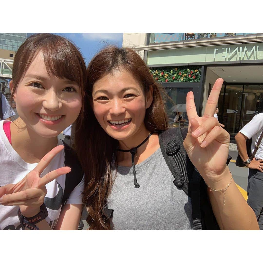 長谷川朋加さんのインスタグラム写真 - (長谷川朋加Instagram)「＊ 【 絶景の富士登山🗻 】 ＊ 須走ルートで山頂へ。 体調は全く崩さず、すぐ高地に順応して 食欲もいつもながらモリモリ🍙 快適な登山でした🗻 ＊ 8合目からは大渋滞でしたが 日の出前に山頂に着き、 しっかりと御来光を目に焼き付けました。 ずっと見たかったこの景色。 圧巻の絶景でした🥺胸がいっぱい🥺 ＊ 登り始めから下山まで 雲ひとつかからず終始晴れ！奇跡！ 今シーズン1番の晴天だったと 警備の方が言っていました🤡幸せ🤡 ＊ 天然のプラネタリウムのごとく 光り輝く星たちの美しさと近さ⭐️ 流れ星も見られました♪ ＊ 書きたいことも写真も沢山あるので まだまだ更新します💪🏻 来年の富士登山が今から楽しみ！ ＊ 連れて行ってくれたみなさんには 感謝しかありません🥺🥺🥺 ＊ #やりたい事は全部やる #全力前向き前のめり #走るの大好き #running #instarunner #runhappy #runninggirl  #ランニング #ジョギング  #マラソン #トレーニング #筋トレ女子  #ワークアウト #ランナー #アナウンサー #ラナウンサー #福島テレビ #福島  #ig東北ランナーズ #富士山 #富士登山 #トレイルランニング #登山 #御来光  #富士山頂 #絶景 #須走 #晴れ女 です。笑」9月7日 21時10分 - hasegawatomoka