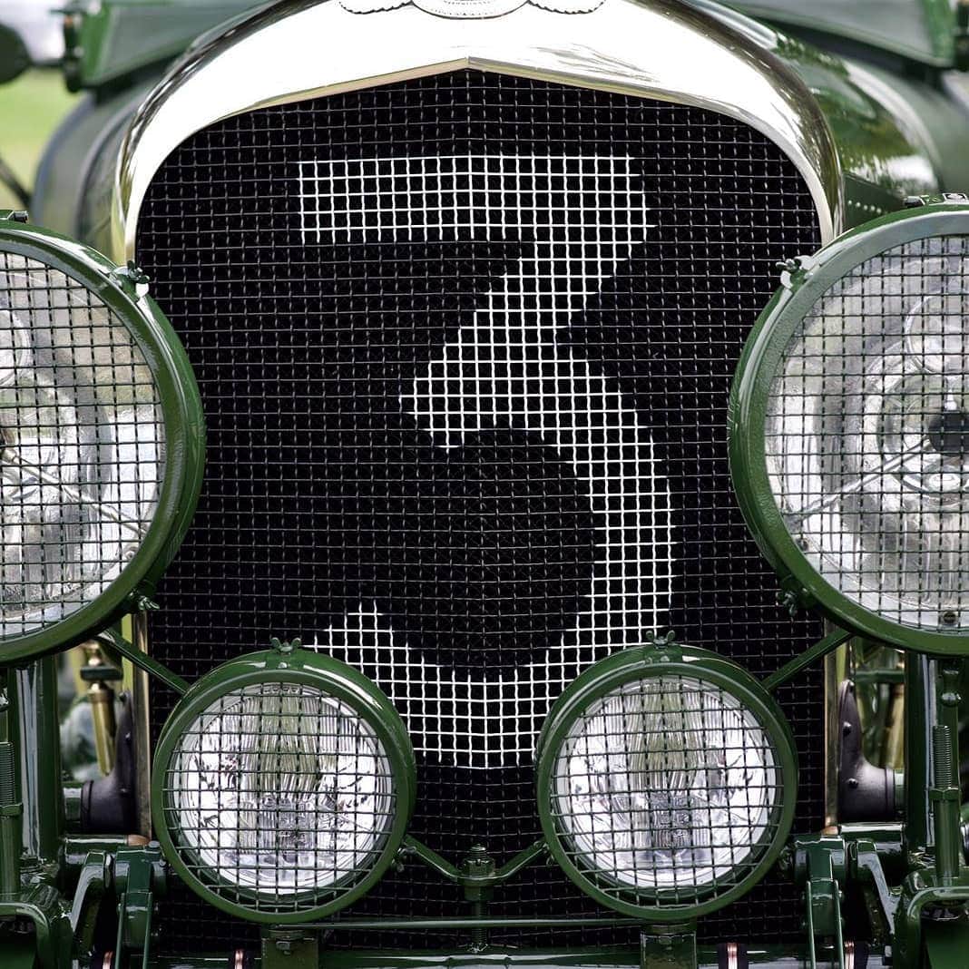 ベントレーさんのインスタグラム写真 - (ベントレーInstagram)「Reviving the past and showcasing the future - the very best of Bentley at @salonpriveuk. #Bentley100Years」9月7日 21時16分 - bentleymotors