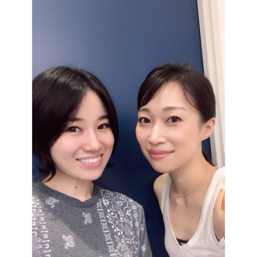 海隼人（有馬佐織）さんのインスタグラム写真 - (海隼人（有馬佐織）Instagram)「仕事先でセッキーとばったり😳 運命やなw😏👍 ・ ・ ー #ばったり#お仕事覗き見#😏 #ちゃんと先生してた#👏 #今日は #写メ忘れなかったw #だってさ #次会えるのは、、、🙄🍁 #goodluck  #seeyouagain  #元星組#瀬稀ゆりと #セッキー#仲良し #この後バレエ#教えたよ #happy#smile #元宝塚#宝塚og #海隼人」9月7日 21時21分 - saorimahalo