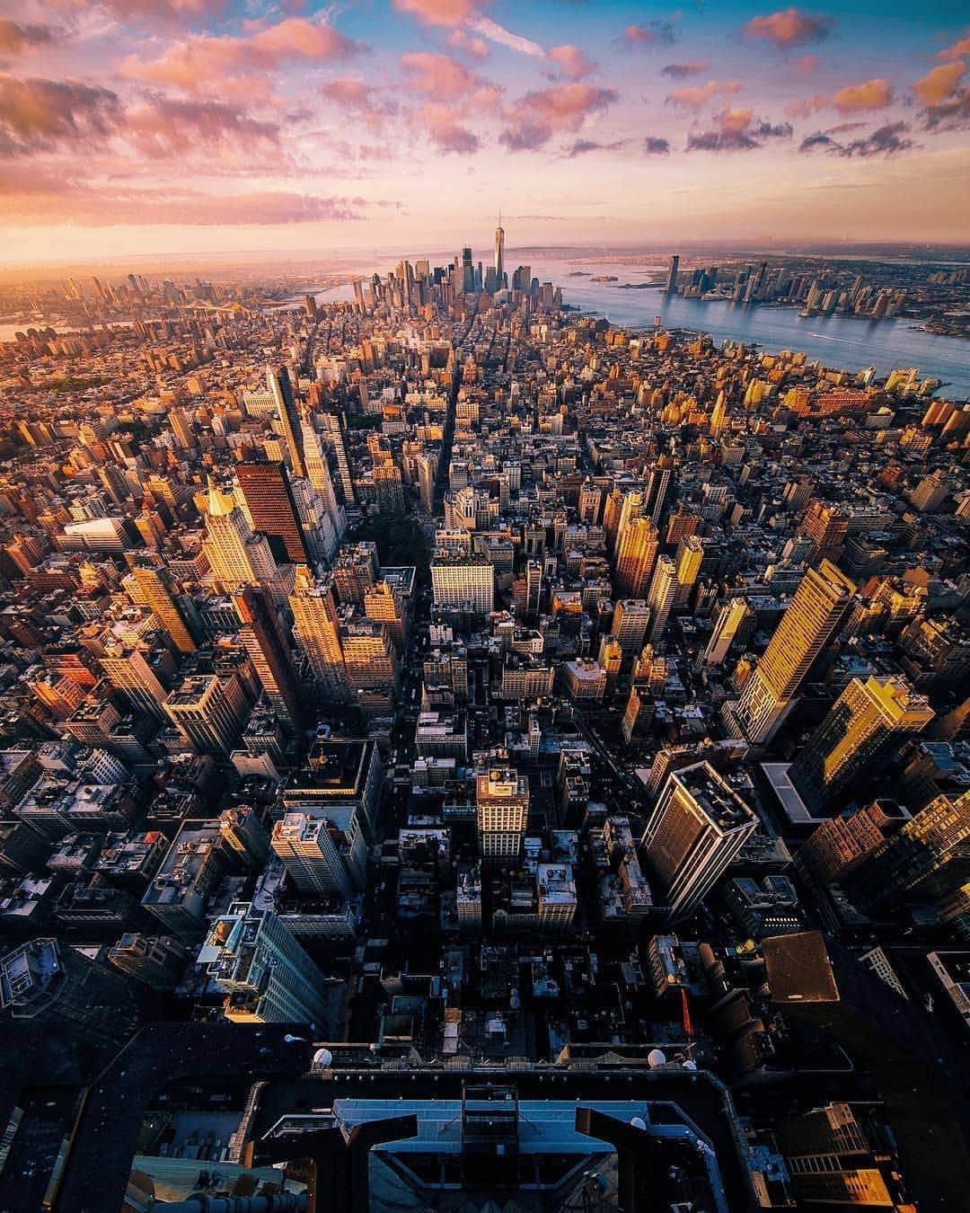 BEAUTIFUL DESTINATIONSさんのインスタグラム写真 - (BEAUTIFUL DESTINATIONSInstagram)「A New York state of mind 🌇What is your favorite city to visit? (📷: @jacob 📍: #NewYorkCity)」9月7日 21時25分 - beautifuldestinations