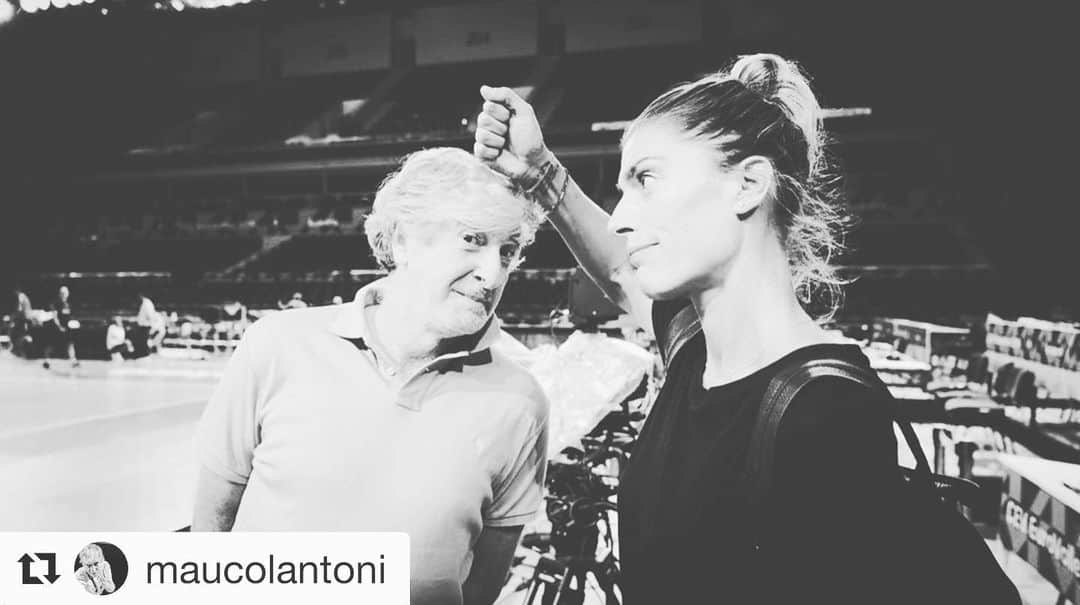 フランチェスカ・ピッチニーニさんのインスタグラム写真 - (フランチェスカ・ピッチニーニInstagram)「#Repost @maucolantoni with @get_repost ・・・ #LaNazionale alle 16:00 @instarai2 #ITALIAserbia @cevolleyball #ragazzeterribili #eurovolleyw #ankara #7settembre #semifinales #bestpicture con la nostra #missItalia @francescapiccinini12 @federazioneitalianapallavolo @paolaegonu @conisocial @railibriofficial @ufficiostamparai @italiateam @mattbocs @trozzimarco con @skipsnack @raisport 💪🏻💪🏻」9月7日 21時26分 - francescapiccinini12