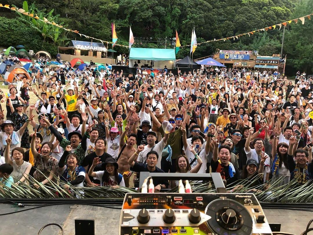 田中知之さんのインスタグラム写真 - (田中知之Instagram)「Sunset Live 2019、やはり今年も最高でした。今日の為に秘密のトラックをいくつか作り込んで挑みましたが、結果盛り上がって良かったw  #sunsetlive2019 #fpm」9月7日 21時40分 - tomoyukitanaka