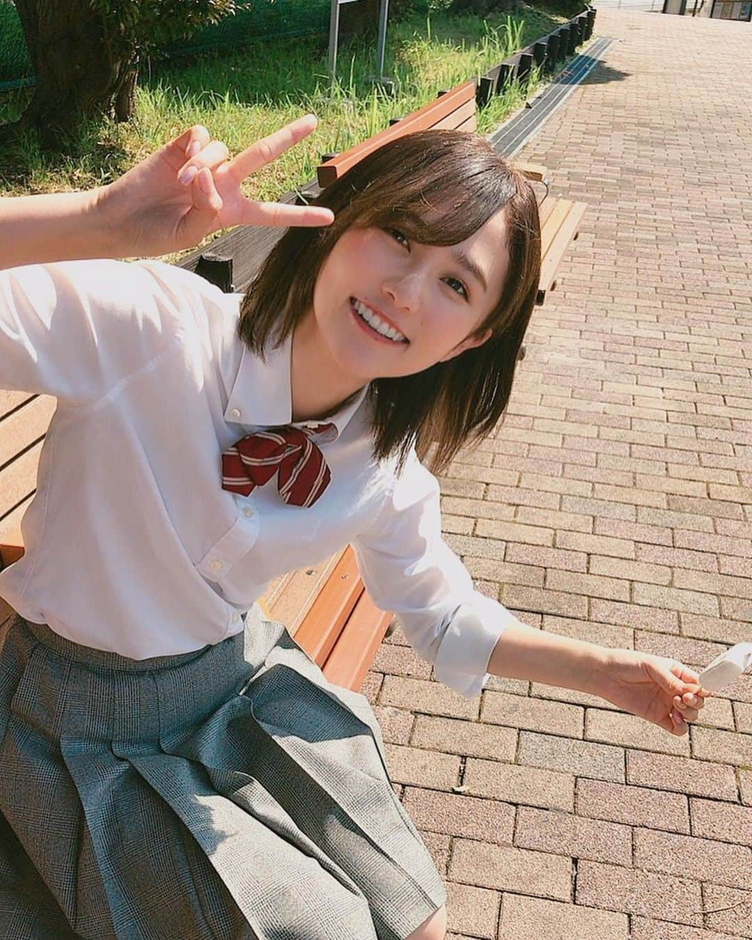 まつきりなさんのインスタグラム写真 - (まつきりなInstagram)「ＪＫになりました。 先日、MVの撮影で制服きちゃいました。 ぎゃーードキドキした！ 9月下旬にこの時のMVがUP予定なので告知待ってて🧸 彼氏候補は挙手🙋‍♀️笑」9月7日 21時37分 - matsuki_rina