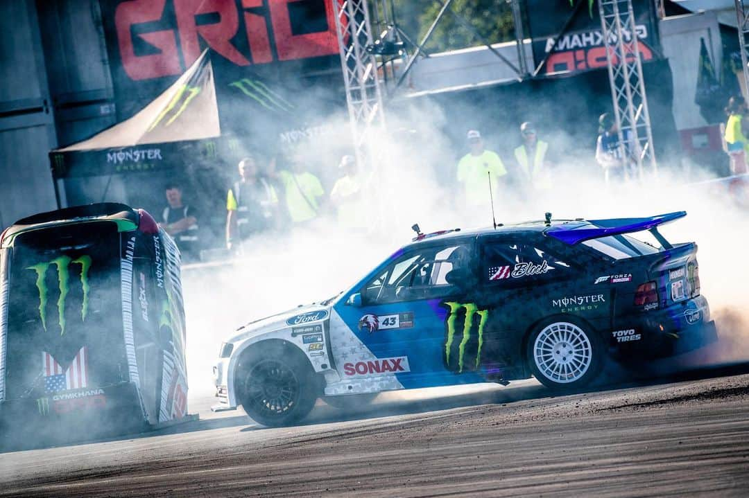 ケン・ブロックさんのインスタグラム写真 - (ケン・ブロックInstagram)「Nice little warm up of tire slaying my @ToyoTires this morning here at Gymkhana GRID in Warsaw, Poland. Think they’re ready?! #GymkhanaGRID #🇵🇱 #ToyoTires 📸: @mchphotocz」9月7日 21時38分 - kblock43