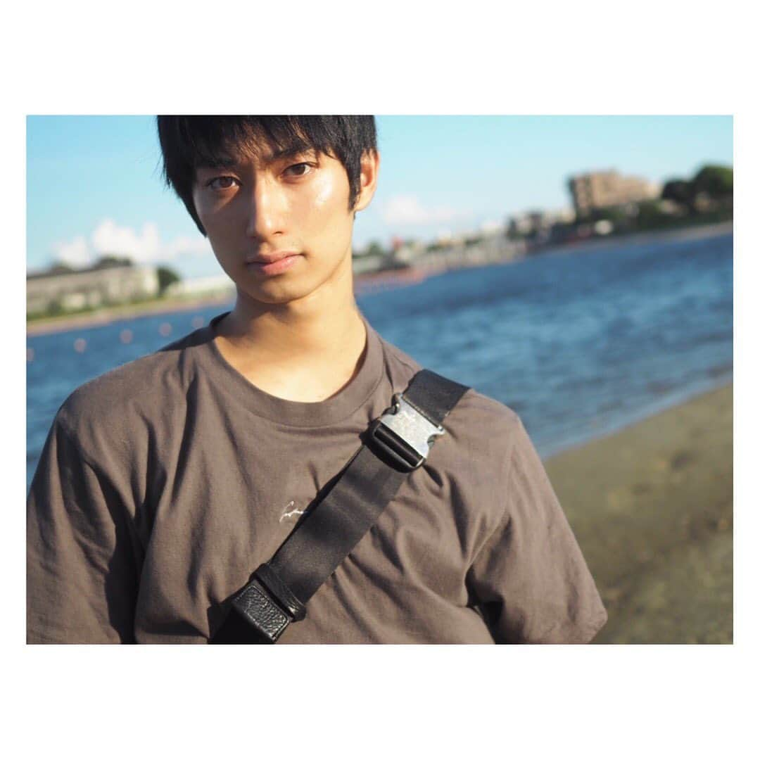 尾形大吾さんのインスタグラム写真 - (尾形大吾Instagram)「砂浜を裸足で歩くのは 10年振りくらいだ！ #海 #休日 #最後の夏」9月7日 21時45分 - daigo_ogata