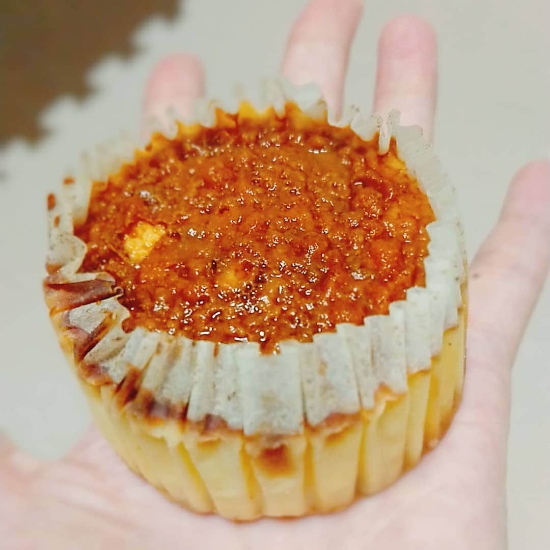 藤田昌代のインスタグラム：「バスチーうんまい！(*´◒`*) #ローソンスイーツ  #ローソン #バスチー」
