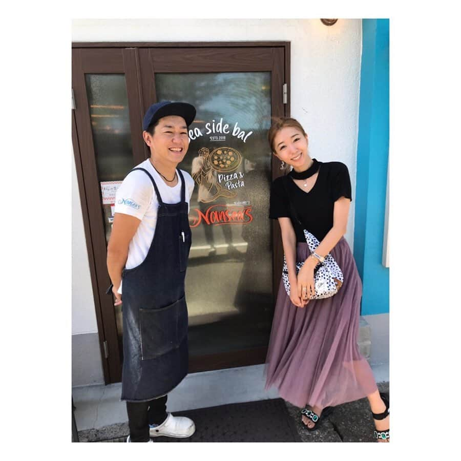 浜崎美保さんのインスタグラム写真 - (浜崎美保Instagram)「和歌山旅取材📝 ・ ・ 串本でのランチは目の前にビーチが広がる『Sea side bal Nansea's 』さんへ😋⛱🏝✨ ・ ・ もう超南国🏄‍♀️❤️✨ こんな雰囲気とロケーション、大好き😍❣️ ・ ・ 窯焼きpizza🍕もパスタ🍝も美味しかったぁ〜😍🙏💕 ・ ・ ・ 次来た時は串本産の魚介を使った「クシモトーレ」が食べたい😆🍽💕 ・ ・ ・ オーナーさんは移住者さんでした🤩 ・ ・ ・ #和歌山 #わかやま和み暮らし #なんて素敵な和歌山なんでしょう #スカロケ  #スカロケ的和歌山旅 #スカロケ移住推進部 ・ #ナンシーズ #Nanseas #窯焼きピザ #南国 #絶景 #lunch #串本val #串本cafe #旅 #wakayama #trip #travel」9月7日 21時57分 - mihohamasaki_japan