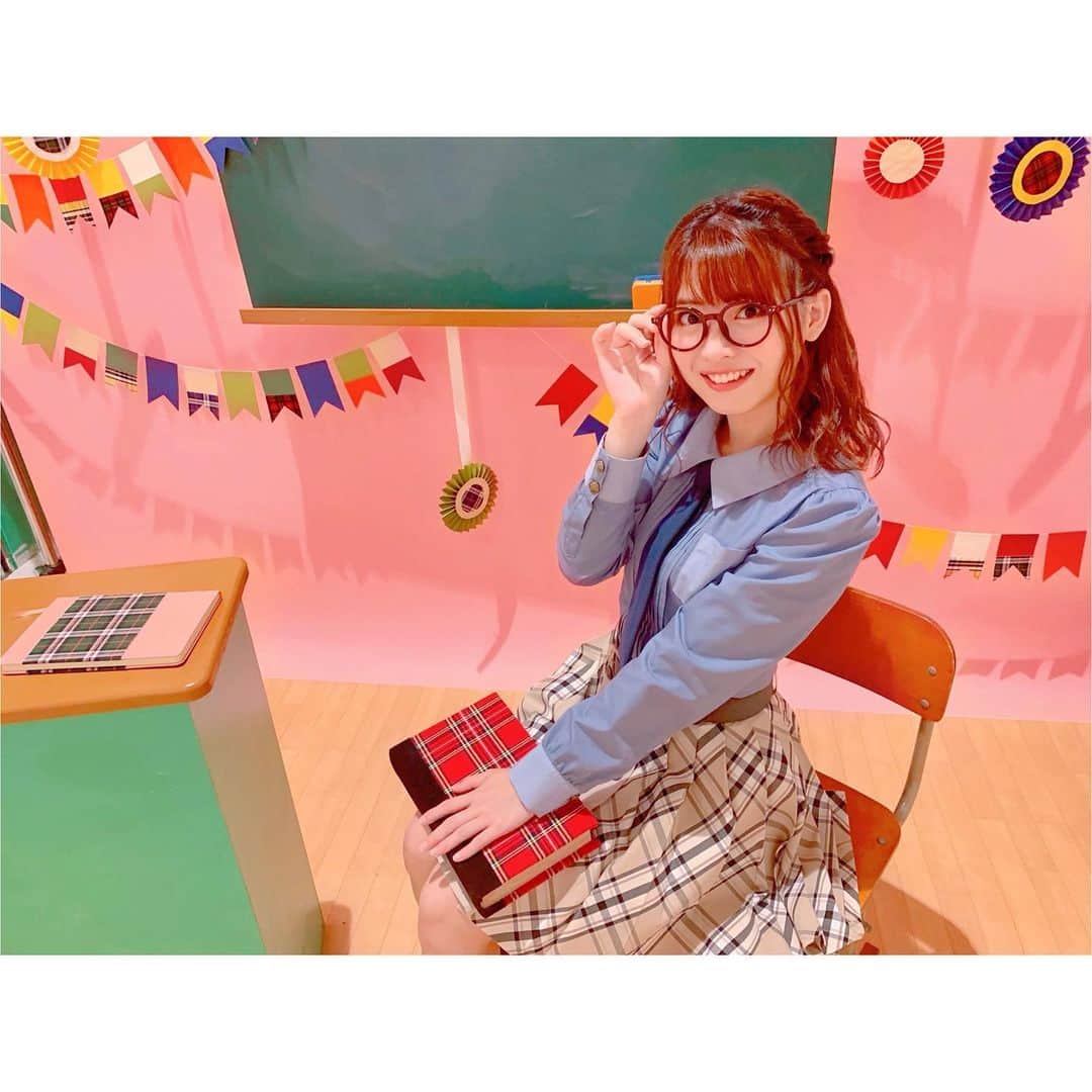 のインスタグラム：「🍵 . #AKB48 #生写真 #発売中 #オフショット #📸 #メガネ #メガネ女子 #好き ❓」