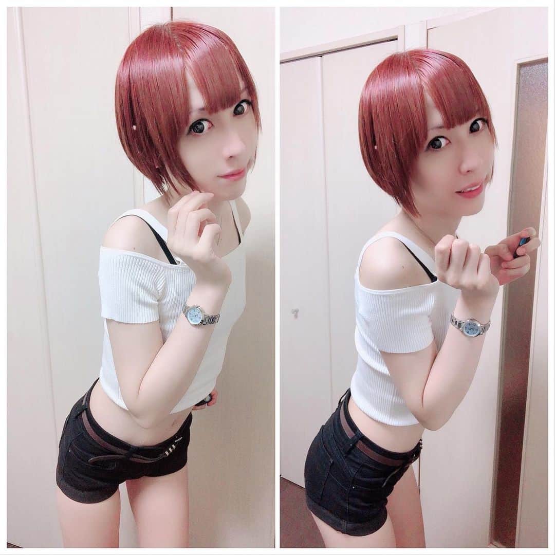 荒金さとみのインスタグラム：「＾ω＾）今日はヘソ出しなのだ♡ 🌨⚡️雷鳴ったらおヘソ隠すぅ😂😹地震🏠🌊雷👹⚡火事️🧯🔥は恐いけどエロオヤジは大歓迎なのヽ(*´ー｀*)ノ #女装子 #男の娘 #ニューハーフ #オウチグラビア #AV女優 #sexyshemales #レディーボーイ #ladyboy #shemales #transsexual」