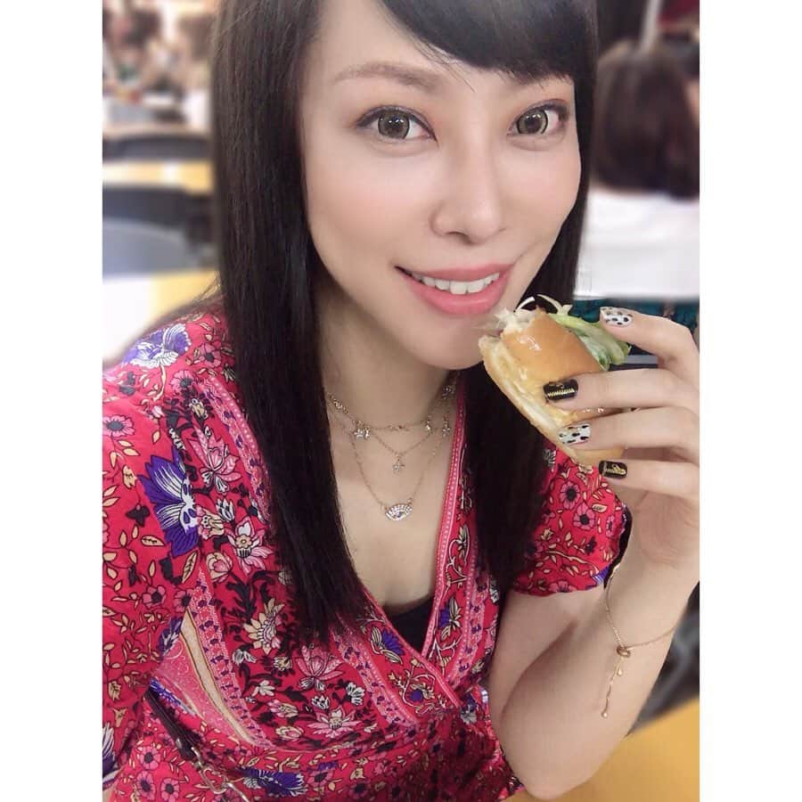 のインスタグラム：「一番トルコっぽい服（イメージ）を着てトルコ風なメイクをし #トルコフェスティバル に行ってきた！行く店行く店でトルコ人に「トルコ人？日本人？」と聞かれた中央アジア顔…。 #🇹🇷 #サバサンド #turkishfestival #turkishfood #代々木公園 #代々木公園イベント」