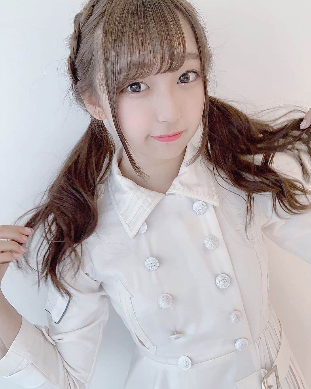 町田穂花のインスタグラム：「. . #東京ガールズコレクション  2019 Autumn/Winterのオープニングアクトに出演させていただきました。 . 憧れすぎて、遠い存在だと思っていたステージに、こうして立たせて頂けて、本当に本当に感謝の気持ちでいっぱいです。 . すごく緊張したけれど、楽しんでパフォーマンスする事ができました🌸 . . #青春トレイン もたくさんの方に聴いて頂けてとっても嬉しかったです🚂🎶 . #東京ガールズコレクション2019 #tgc」