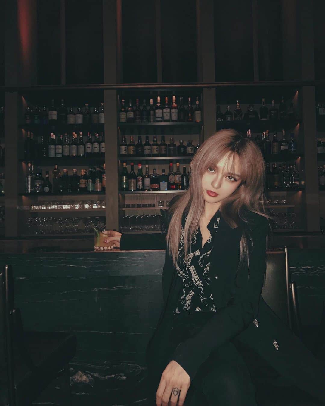 Grace Chowのインスタグラム：「小姐 喝一杯嗎」