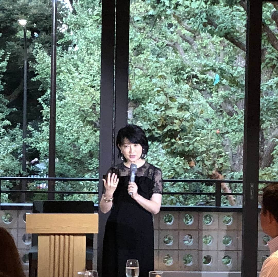 小島奈津子さんのインスタグラム写真 - (小島奈津子Instagram)「2019*9*7 『おとな会話術』なる#講演会 させていただきました。@#キハチ青山本店 ． #演歌を歌っているように見えるphotoもありますがちょっとも歌っていません😁 #なぜにその瞬間！」9月7日 22時30分 - kojimanatsuko_official