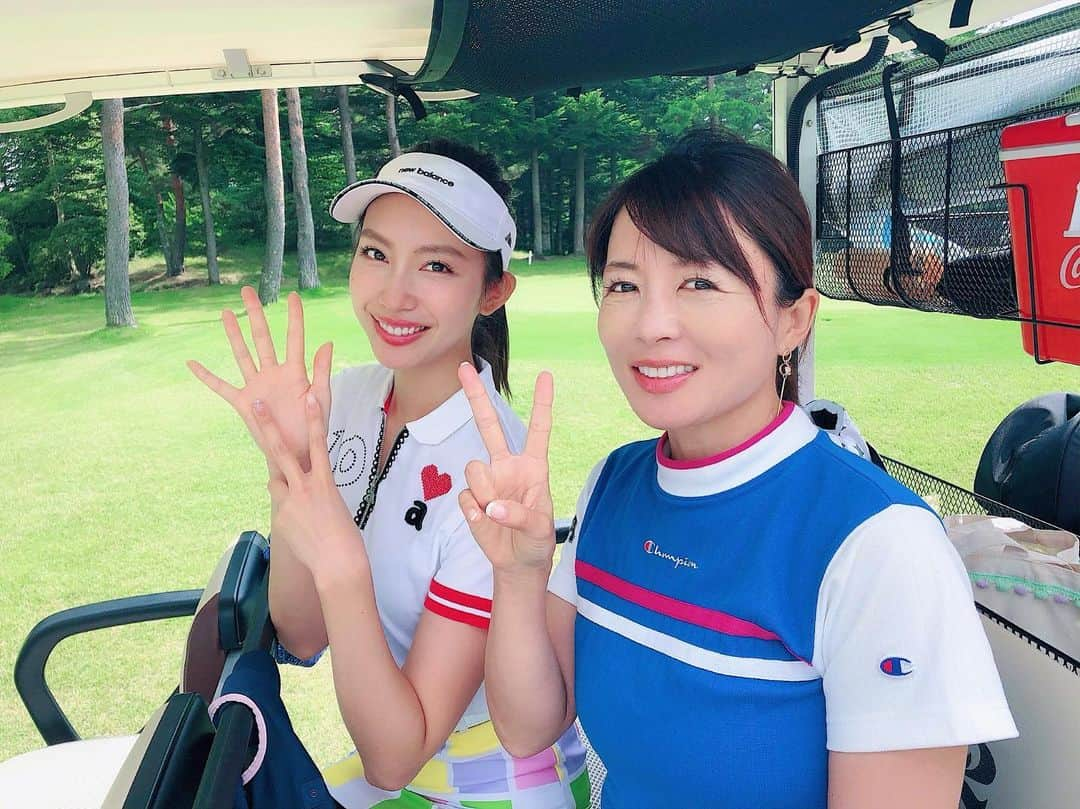 中島亜莉沙さんのインスタグラム写真 - (中島亜莉沙Instagram)「家族ラウンド⛳️in軽井沢 #ラフはもうジャングル #白ティー挑戦する場所間違えたお #80代出した次のラウンドで100オーバーだったとは口が裂けても言えません #golf #golfstagram #golfwear #fashion #coordinate #outfit #archivio #newbalancegolf #championjp #ゴルフ #ゴルフ女子 #女子ゴルフ #ゴルフウェア #ゴルフコーデ #アルチビオ #スポーツウェア #レディース #ニューバランスゴルフ #チャンピオンゴルフ #軽井沢ゴルフ #軽井沢72 #골프」9月7日 22時34分 - arisan_days