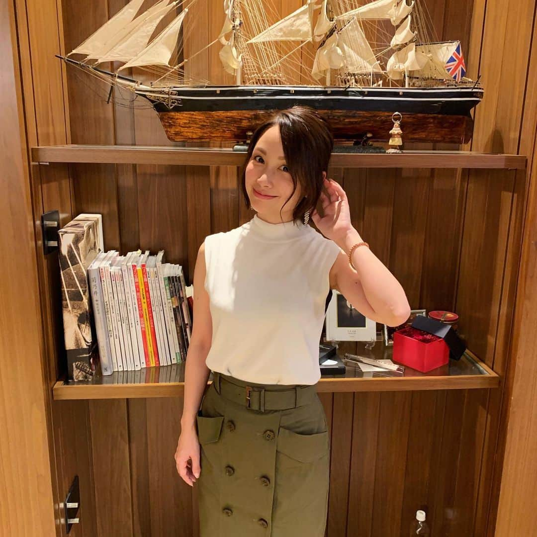 寺田有希さんのインスタグラム写真 - (寺田有希Instagram)「#brchannel 公開収録ありがとうございましたあああ🥺✨ @isetanmens  #伊勢丹新宿店 #伊勢丹メンズ #isetanmens  @yoshimasa_hoshiba  @b.r.online  @tomohiro_inaba_ ・ ・ 今回もたくさんの方にご来場いただきました！もう、人気が上がってきていて、本当に嬉しいです🥺✨ ・ ・ 本日の衣装はカーキのトレンチスカート👗 カーキを着ると、秋って感じがするよね！トレンチスカートは絶妙にカッコよくてかわいいから好き🤤✨ ・ ・ ご来場ありがとうございました！！！ ・ ・ #公開収録 #ありがとう  #男性ファッション #mensfashion #fashion  #トレンチスカート #カーキ #カーキコーデ  #寺田有希 #teradayuki」9月7日 22時34分 - terada_yuki