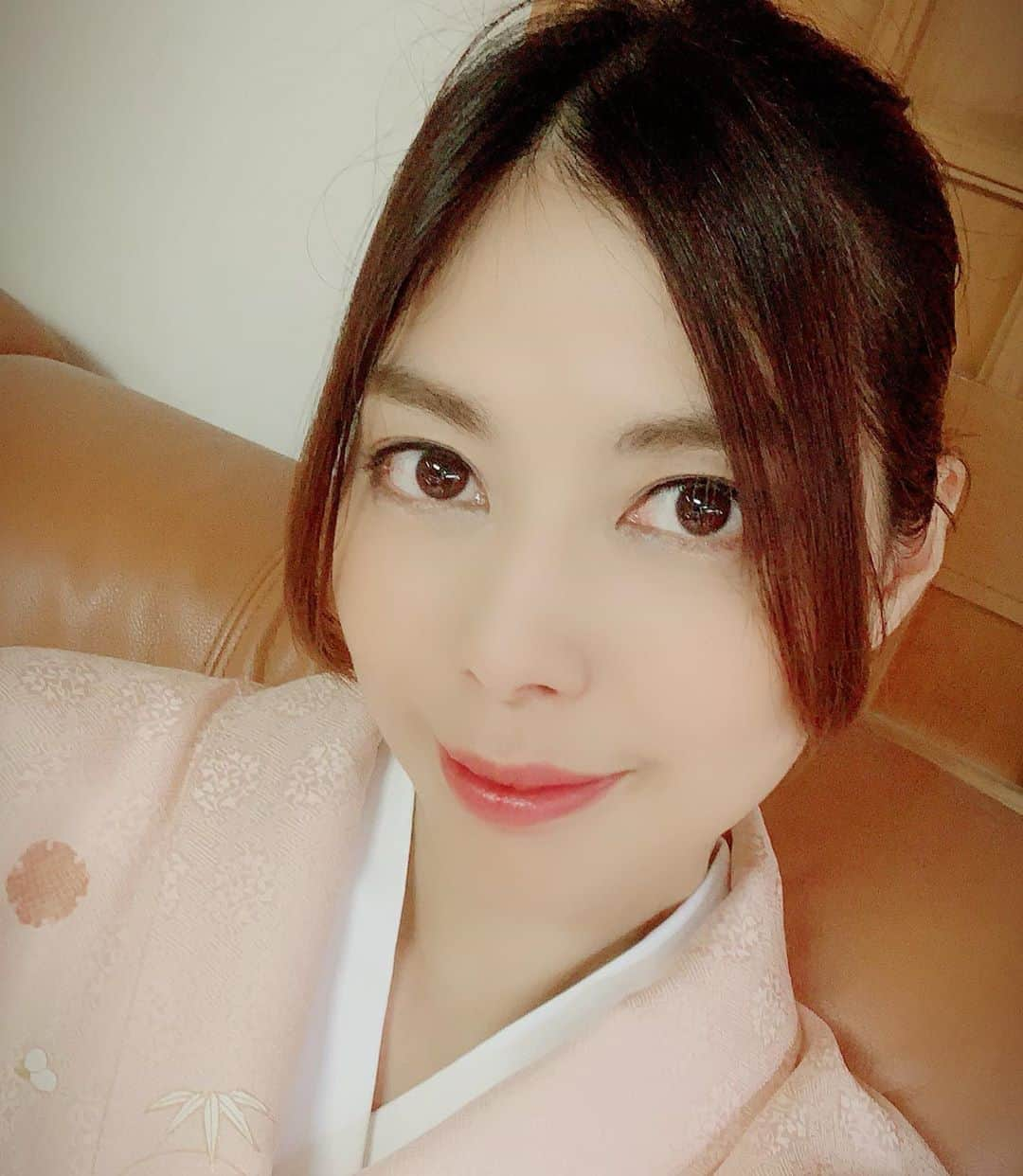 卯水咲流さんのインスタグラム写真 - (卯水咲流Instagram)「こないだの撮影で着物を着ましたが、よく考えたら年に1回は着物を着させていただいてるなー。  今年はイベントやみなさんに会える機会頑張って作ってるので、是非会いに来てくださいね！！」9月7日 22時36分 - saryu_usui