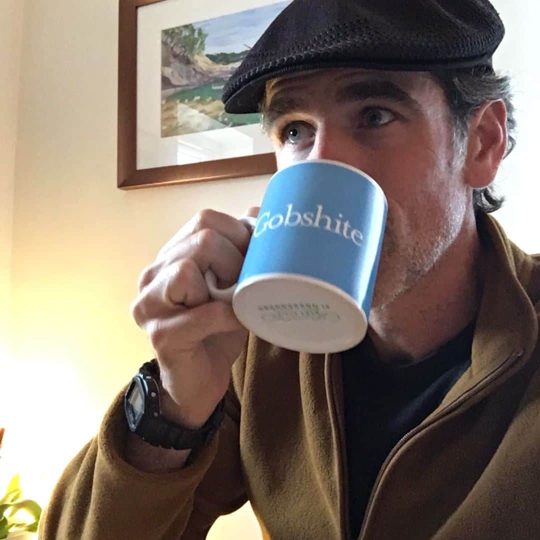 エディ・ケイヒルのインスタグラム：「“Tea? Coffee?” Just the truth please.」
