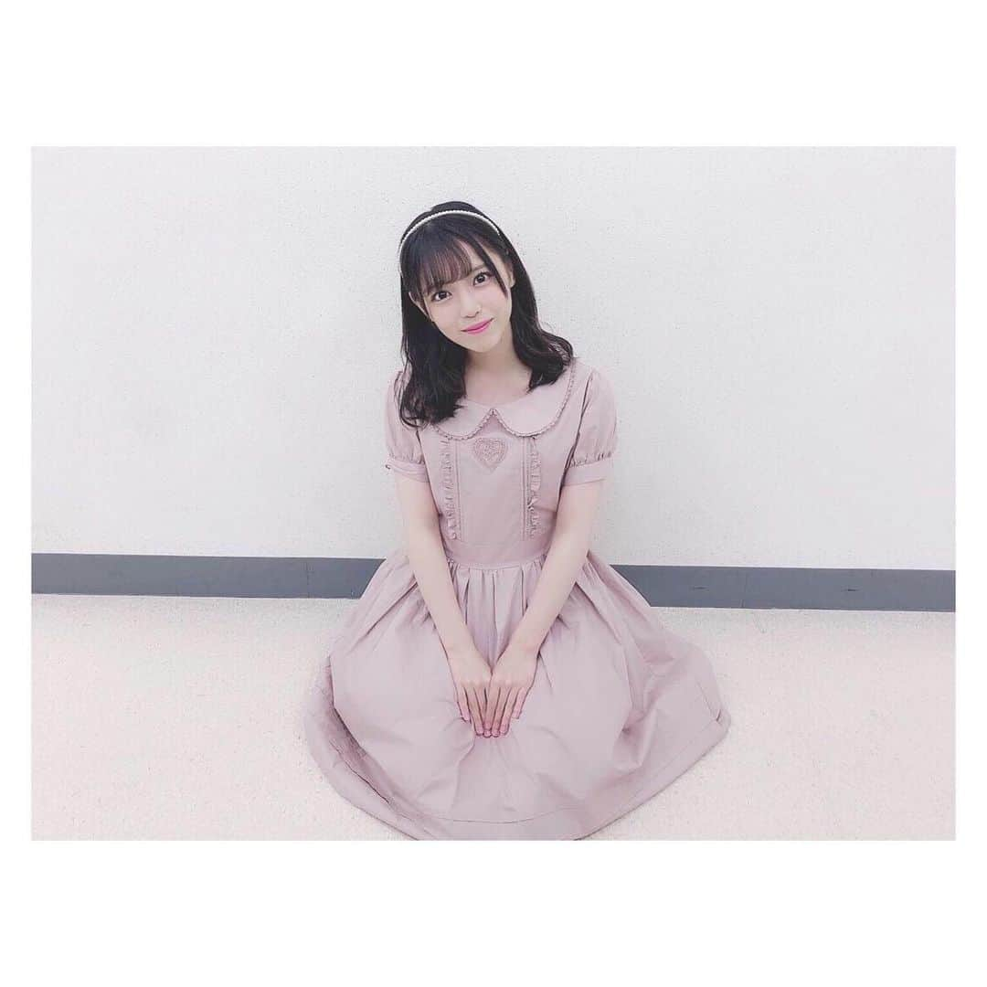 岩田陽菜さんのインスタグラム写真 - (岩田陽菜Instagram)「お嬢様感あるとたくさん言われたので、、﻿ ﻿ 君のやっと見つけたお姫様だよ〜👸🏰💕﻿ ﻿ っとか言ってみる(꒪˙꒳˙꒪ )💖﻿ ﻿ 今日もありがとうございました！！🥳﻿ 大好きな皆さんっ☺️💕﻿ ﻿ ﻿ #握手会 #STU48 #ootd #ワンピース #ankrouge #フリル #Heart #ヘアアレンジ #巻き髪﻿ ﻿ #カチューシャ #石田のみなみちゃんが貸してくれたよ ☺️ #優しい」9月7日 22時53分 - hina_naso_stu48