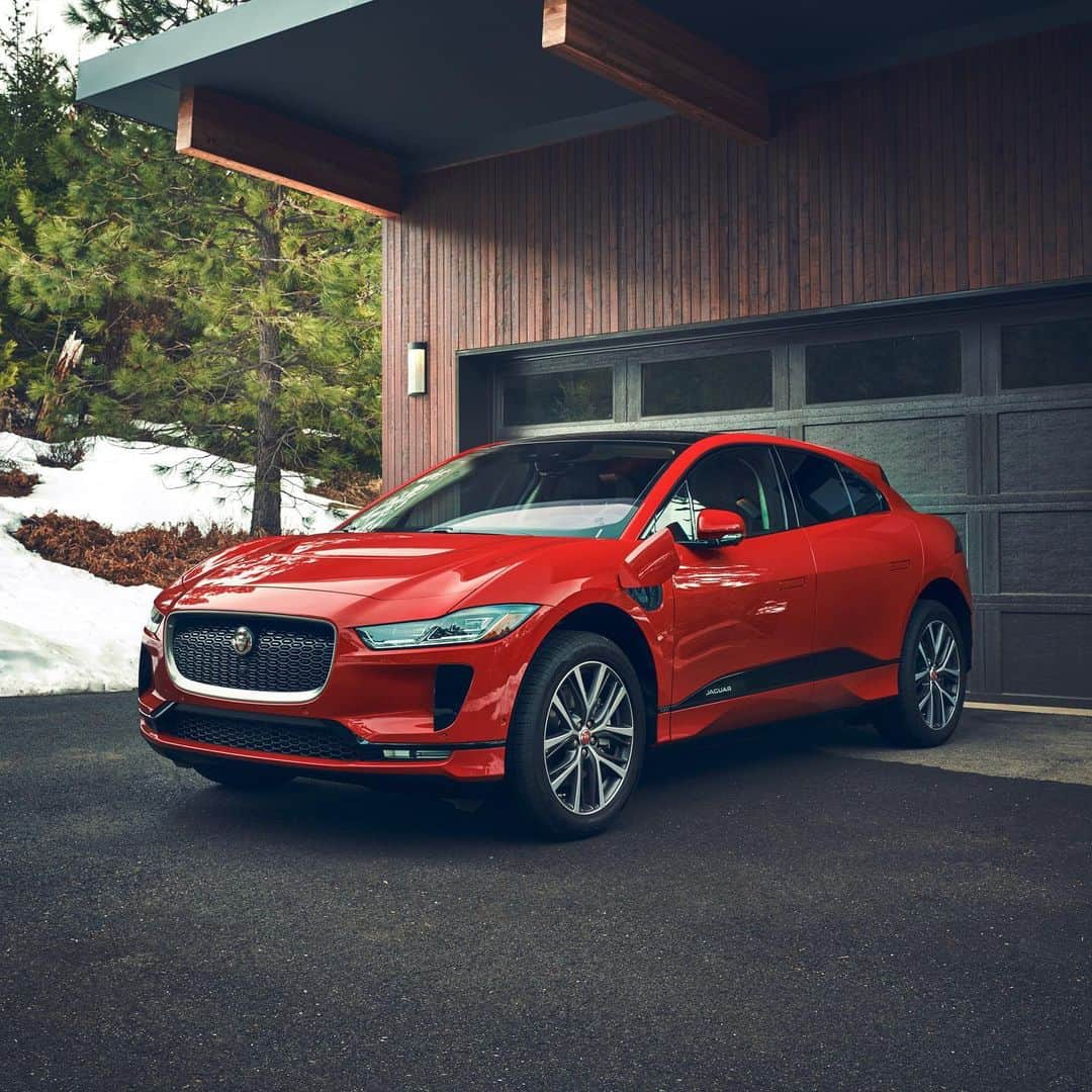 Jaguarさんのインスタグラム写真 - (JaguarInstagram)「Electric temptation.  #Jaguar #IPACE #Electric #EV #Luxury #Premium #Performance #SUV #AWD #ElectricCars #CarsofInstagram」9月7日 23時01分 - jaguar