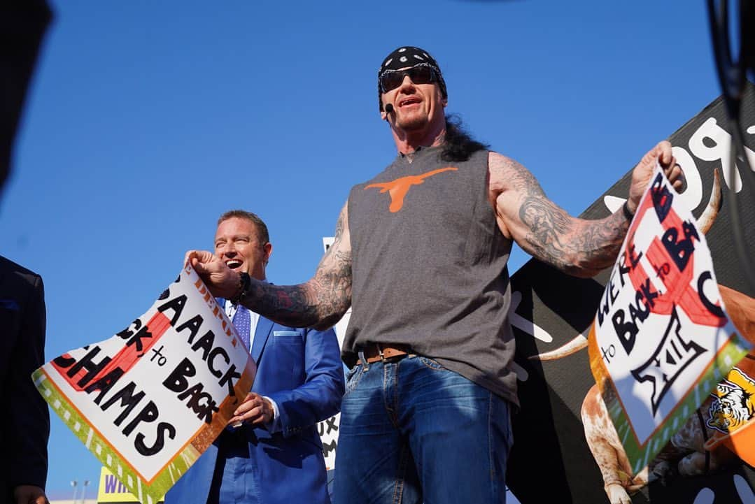 WWEさんのインスタグラム写真 - (WWEInstagram)「@undertaker certainly knows how to make an entrance...and support his @texasfootball on @collegegameday!」9月7日 23時15分 - wwe