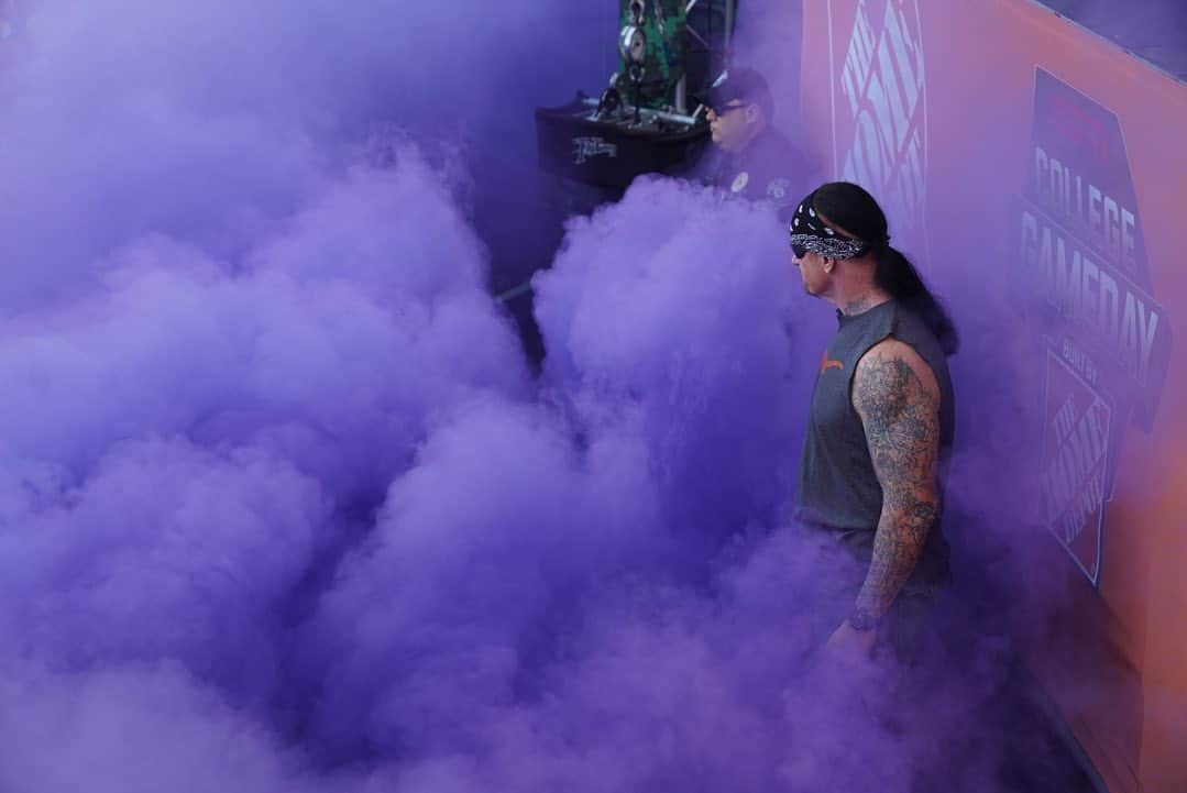 WWEさんのインスタグラム写真 - (WWEInstagram)「@undertaker certainly knows how to make an entrance...and support his @texasfootball on @collegegameday!」9月7日 23時15分 - wwe