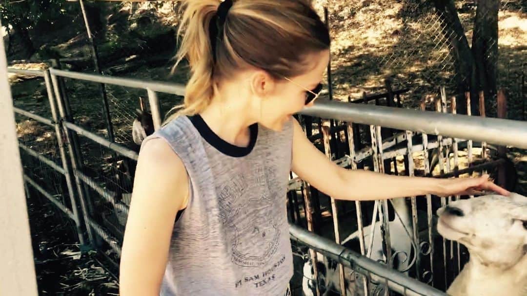 ジョアンナ・ブラッディのインスタグラム：「He doesn’t know it yet, but we’re gonna be best friends.」