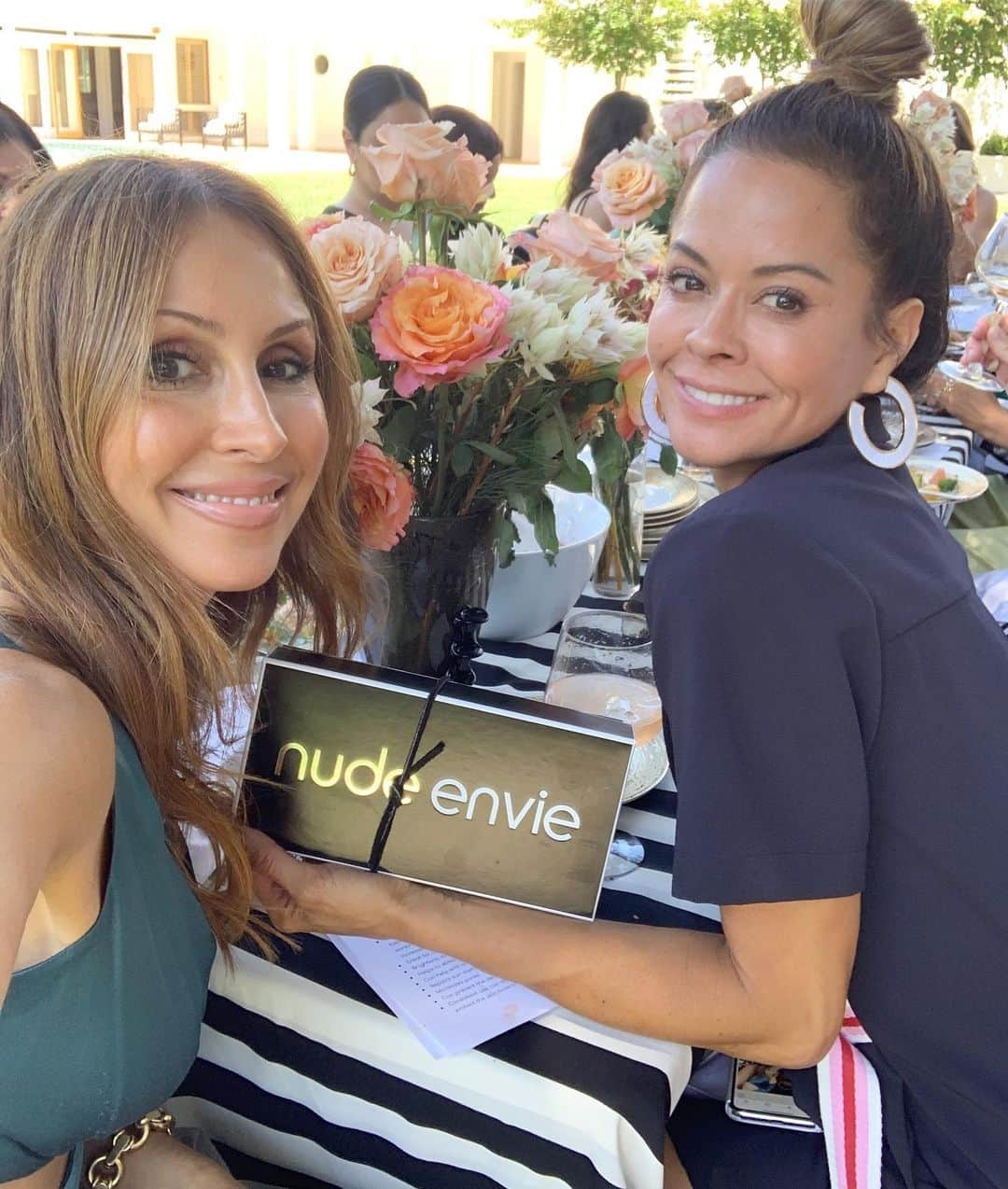 ブルック・バークさんのインスタグラム写真 - (ブルック・バークInstagram)「Hostess with the mostess‼️💋 @nudeenvie influencer luncheon. #Gardenparty so proud of my babe for setting the perfect scene with love and elegance. Celebrating you today @isabelmadison & every day. ❤️ the new goddess & golden highlighters. #gottahaveit.」9月7日 23時25分 - brookeburke