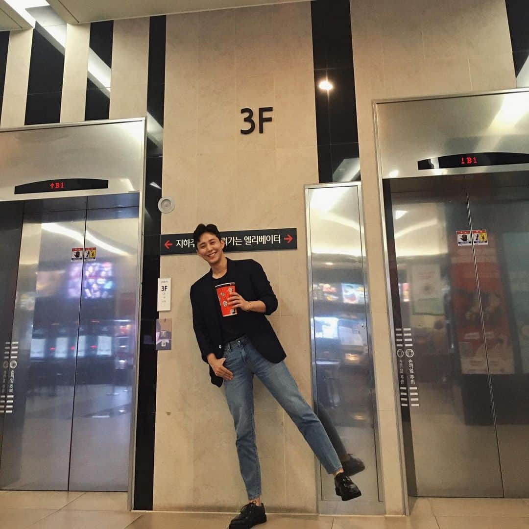 パクジホさんのインスタグラム写真 - (パクジホInstagram)「47미터2 별로 안무서운데 괜히 깜짝 깜짝 놀래서..」9月7日 23時19分 - jihogram