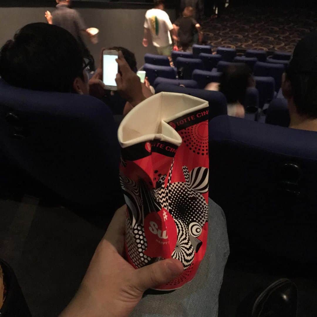 パクジホさんのインスタグラム写真 - (パクジホInstagram)「47미터2 별로 안무서운데 괜히 깜짝 깜짝 놀래서..」9月7日 23時19分 - jihogram