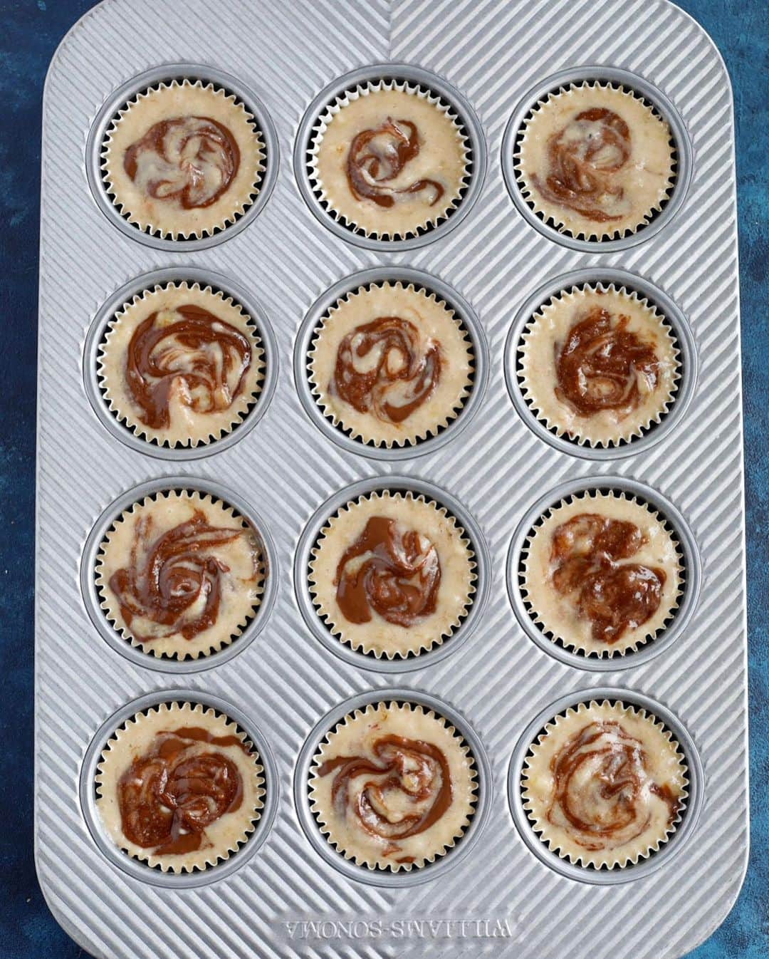 Easy Recipesさんのインスタグラム写真 - (Easy RecipesInstagram)「These delicious Nutella Swirl Banana muffins are super delish! It’s a classic banana muffin recipe loaded with Nutella! The base muffin recipe can be used with chocolate chips and nuts as well. Grab the full recipe link from my bio.  https://www.cookinwithmima.com/nutella-swirl-banana-muffins/」9月7日 23時20分 - cookinwithmima