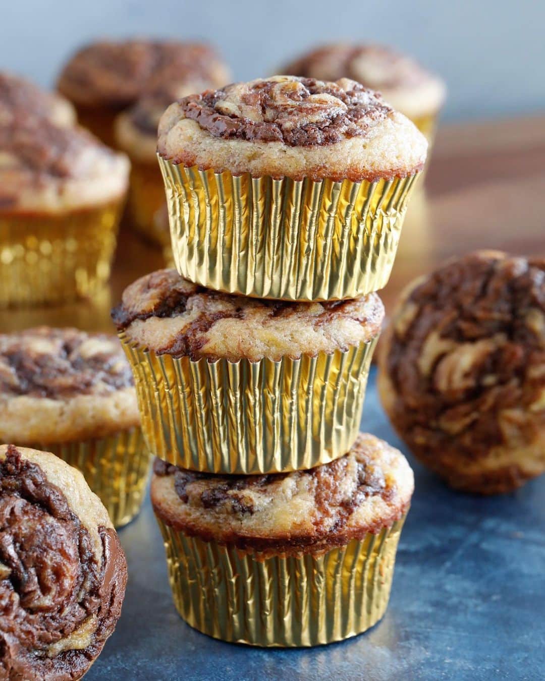 Easy Recipesさんのインスタグラム写真 - (Easy RecipesInstagram)「These delicious Nutella Swirl Banana muffins are super delish! It’s a classic banana muffin recipe loaded with Nutella! The base muffin recipe can be used with chocolate chips and nuts as well. Grab the full recipe link from my bio.  https://www.cookinwithmima.com/nutella-swirl-banana-muffins/」9月7日 23時20分 - cookinwithmima