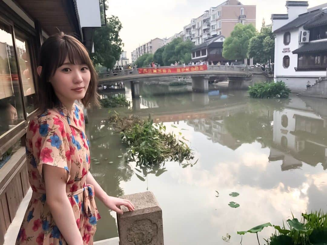 小池美波 1st写真集公式アカウントのインスタグラム：「みいちゃんが一番お気に入り！という七宝🛶ローソンHMV限定版の表紙も撮影しました📸 #みいちゃんと旅 #小池美波 #欅坂46 #みいちゃん #小池美波写真集 #みいちゃん写真集 #青春の瓶詰め」