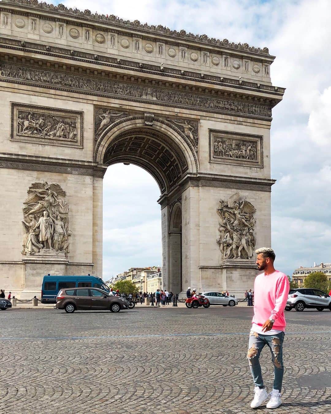 アルバロ・バディージョのインスタグラム：「🤩」