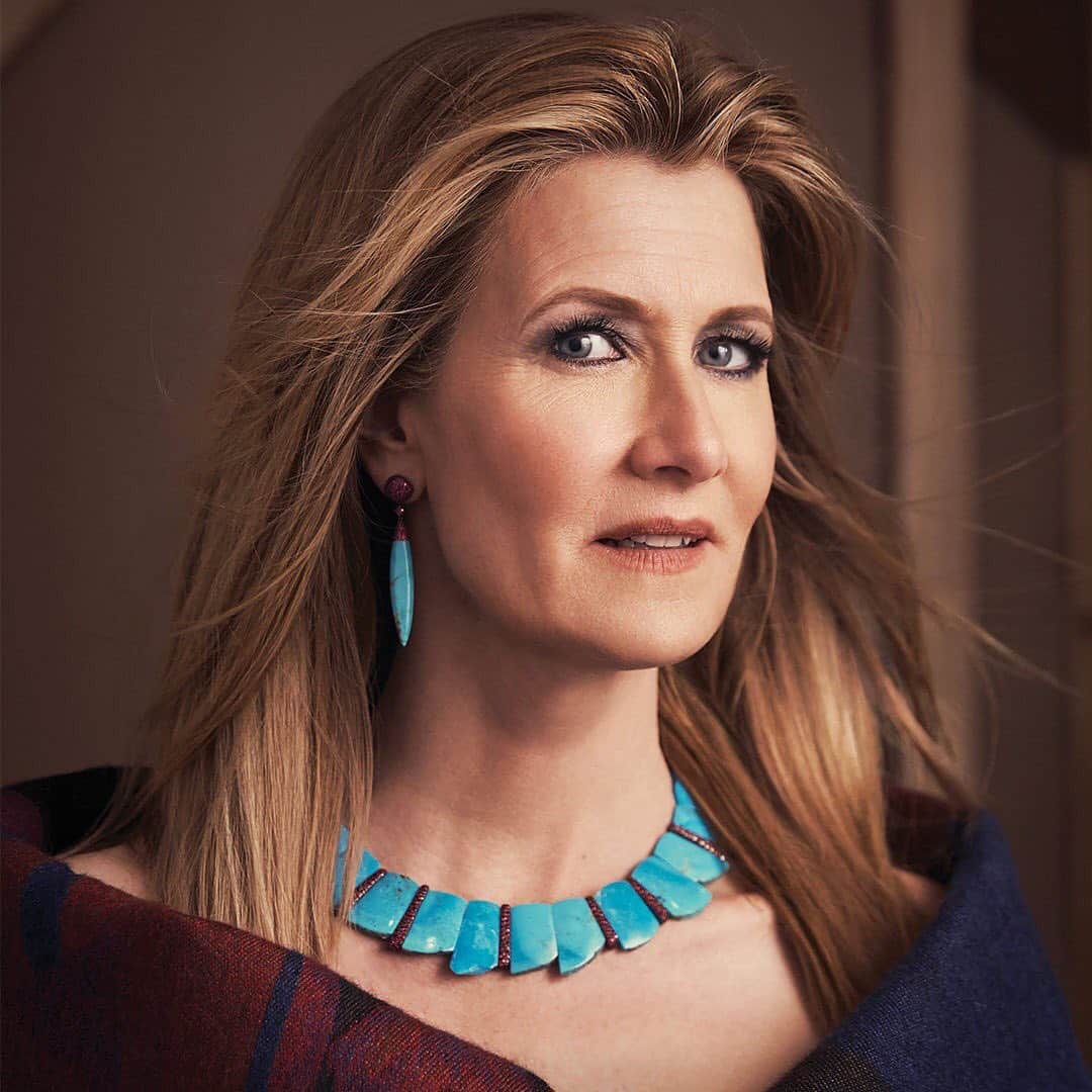 デビッドヤーマンのインスタグラム：「@lauradern covers the September issue of @BostonComMag wearing one-of-a-kind Artist Series designs. #DavidYurman #DYInTheNews」