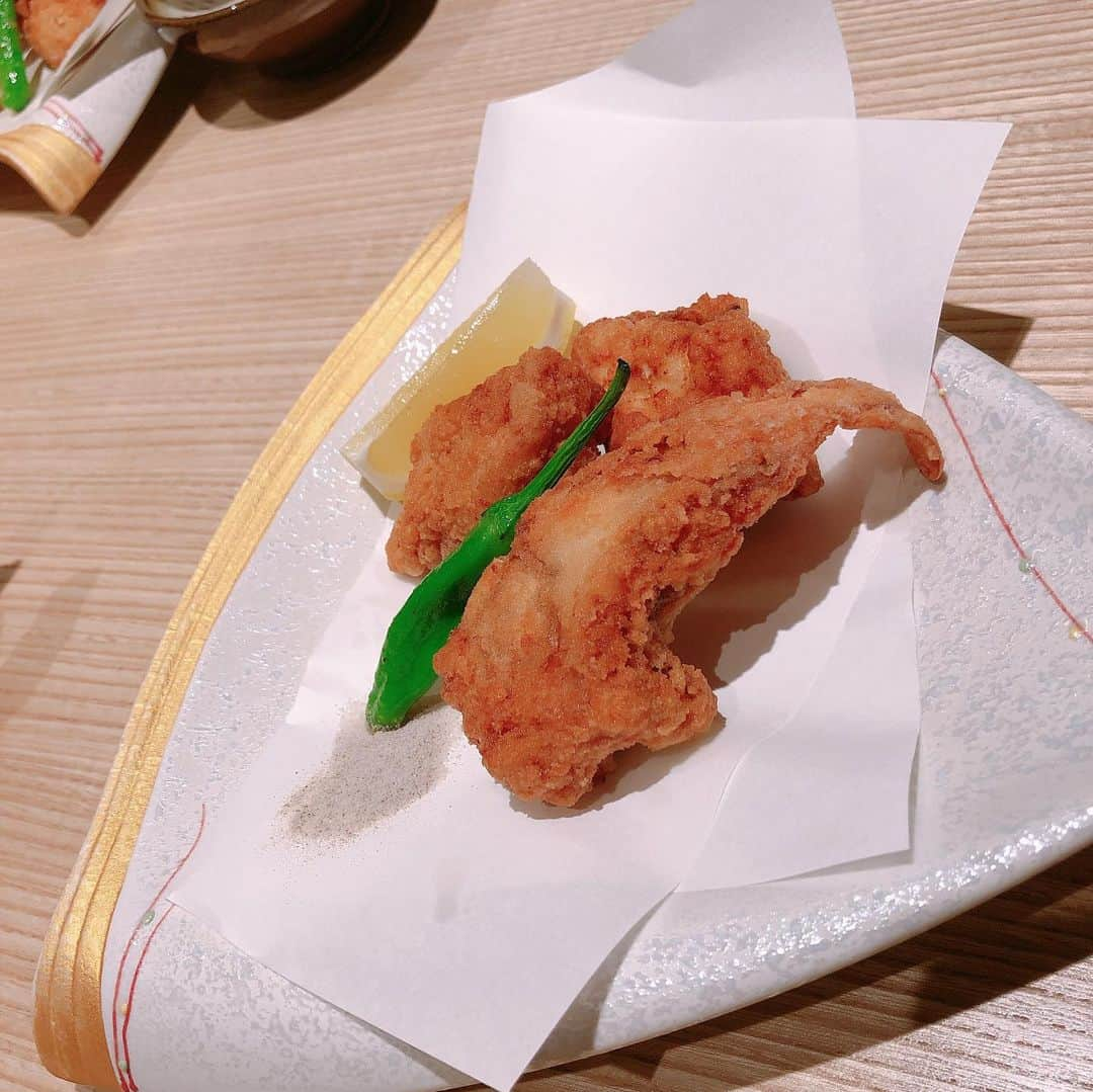 山下莉奈さんのインスタグラム写真 - (山下莉奈Instagram)「はじめてのふぐ武さん🐡💓 美味しゅうございました❣️ 色々勉強になるお話も聞けて良い会でした🙏✨ 冷たいヒレ酒は珍しいから撮った✨私はひれ酒は大人になっても未だに飲めません🤣  #ふぐ武 #麻布十番 #ふぐ #和食」9月7日 23時36分 - rinayamashita