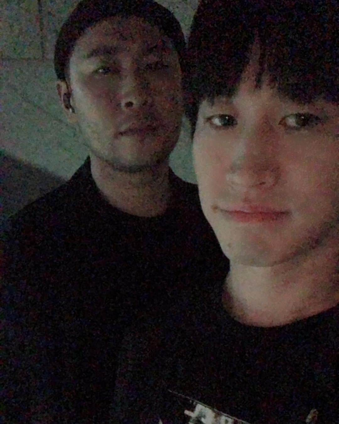 TABLO さんのインスタグラム写真 - (TABLO Instagram)「간만에 모여서 셀카 셀카 셀카 selfie group epik high #에픽하이 #epikhigh」9月7日 23時38分 - blobyblo