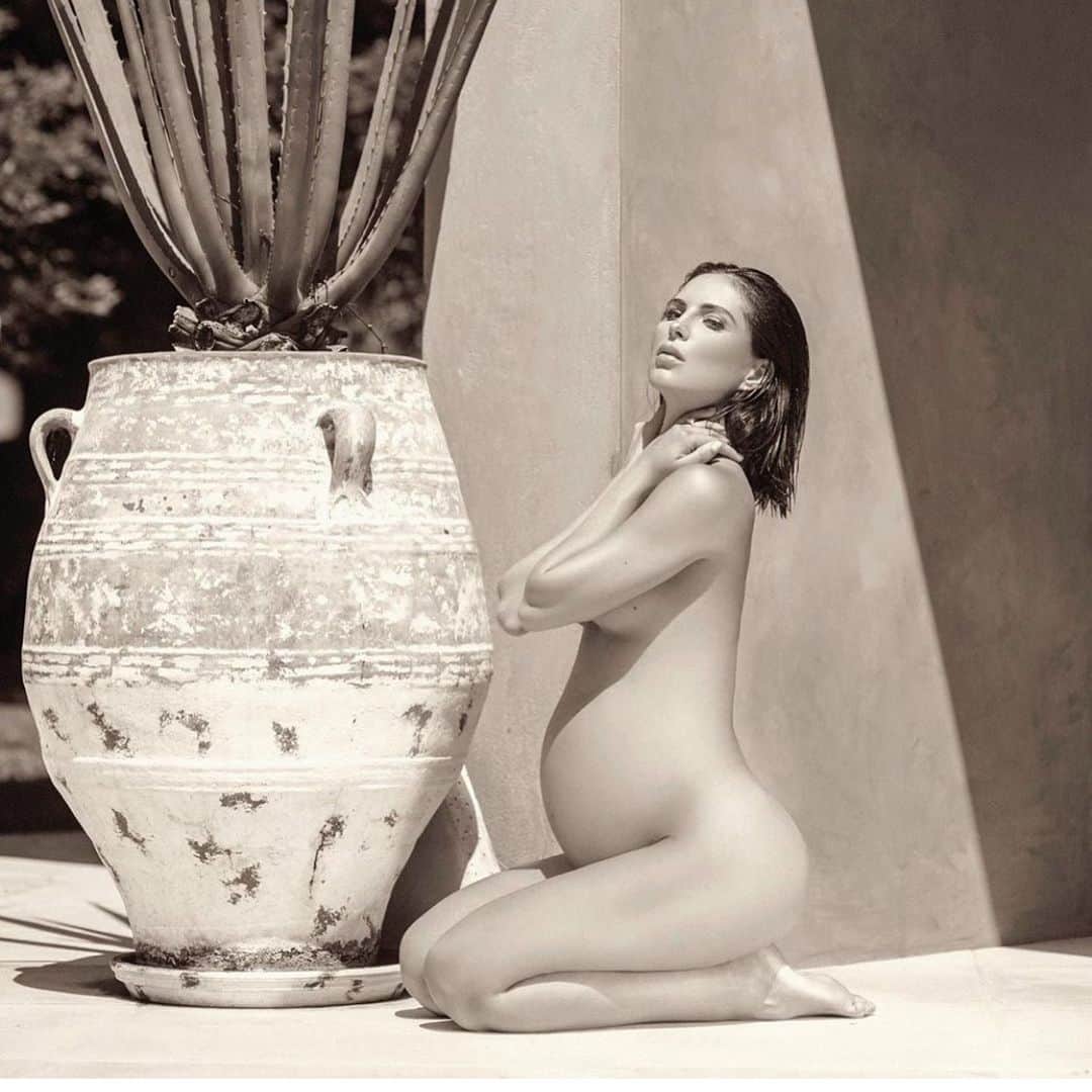 ブリトニー・ワードさんのインスタグラム写真 - (ブリトニー・ワードInstagram)「When @hendrixbutton was in my tummy. Still in disbelief I grew a human being 🥰 #pregnant #pregnancy #newmama」9月7日 23時39分 - brittnybutton