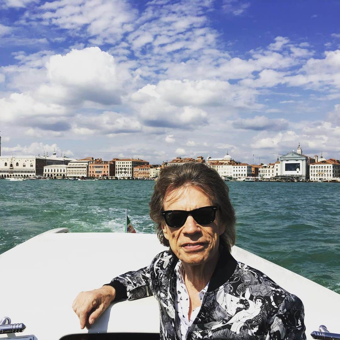 ミック・ジャガーさんのインスタグラム写真 - (ミック・ジャガーInstagram)「Looking forward to the premiere of Burnt Orange Heresy tonight. Thank you to the director, cast and crew for such a great experience #venicefilmfestival #burntorangeheresy」9月7日 23時45分 - mickjagger